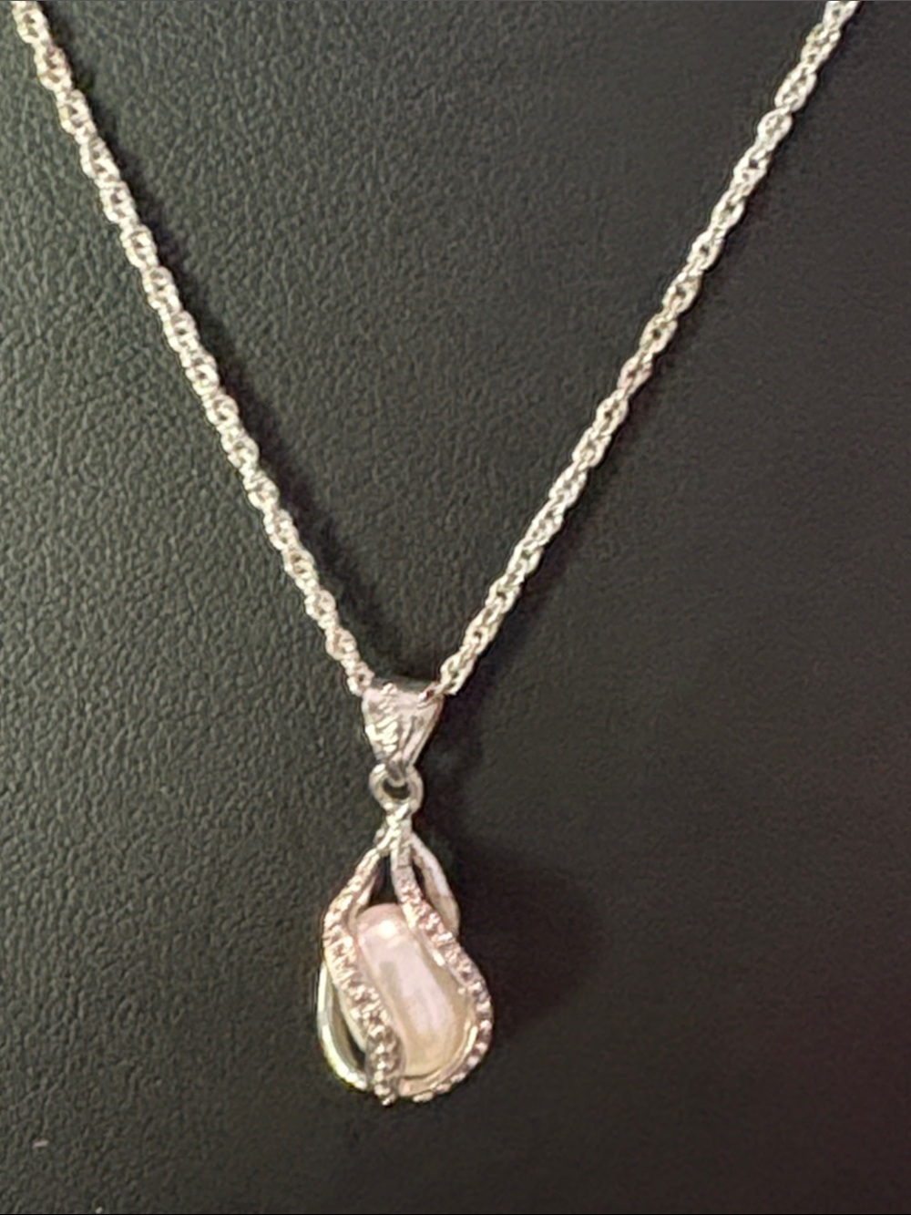 18kt Gold plated pearl cage w/ FW pearl